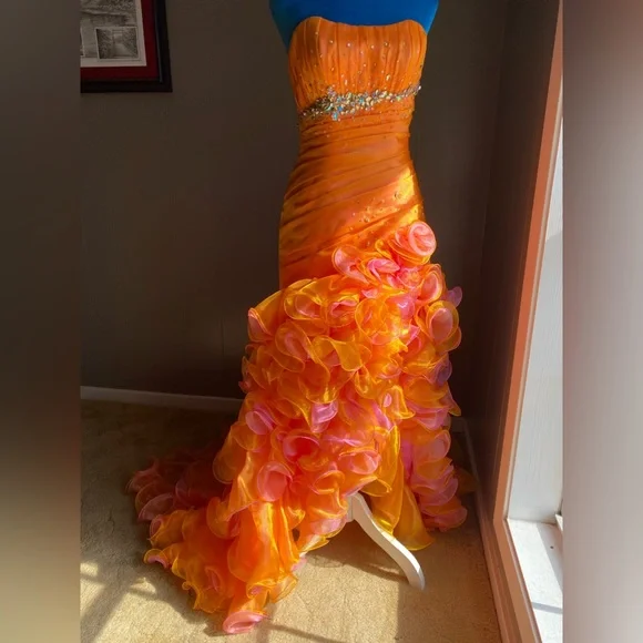 TIFFANY DESIGN DRESS. - Picture 5 of 15